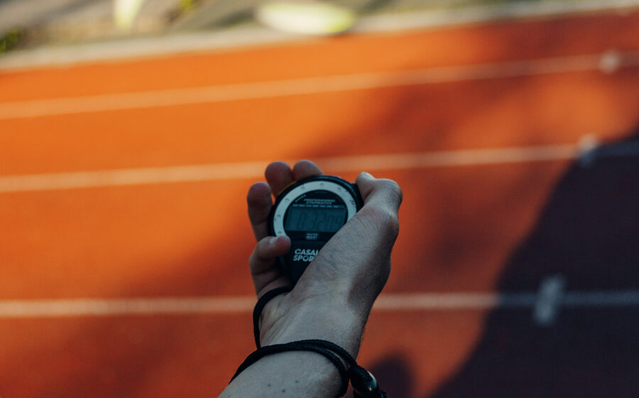 Chronometre en main sur la piste, equivalences VDOT